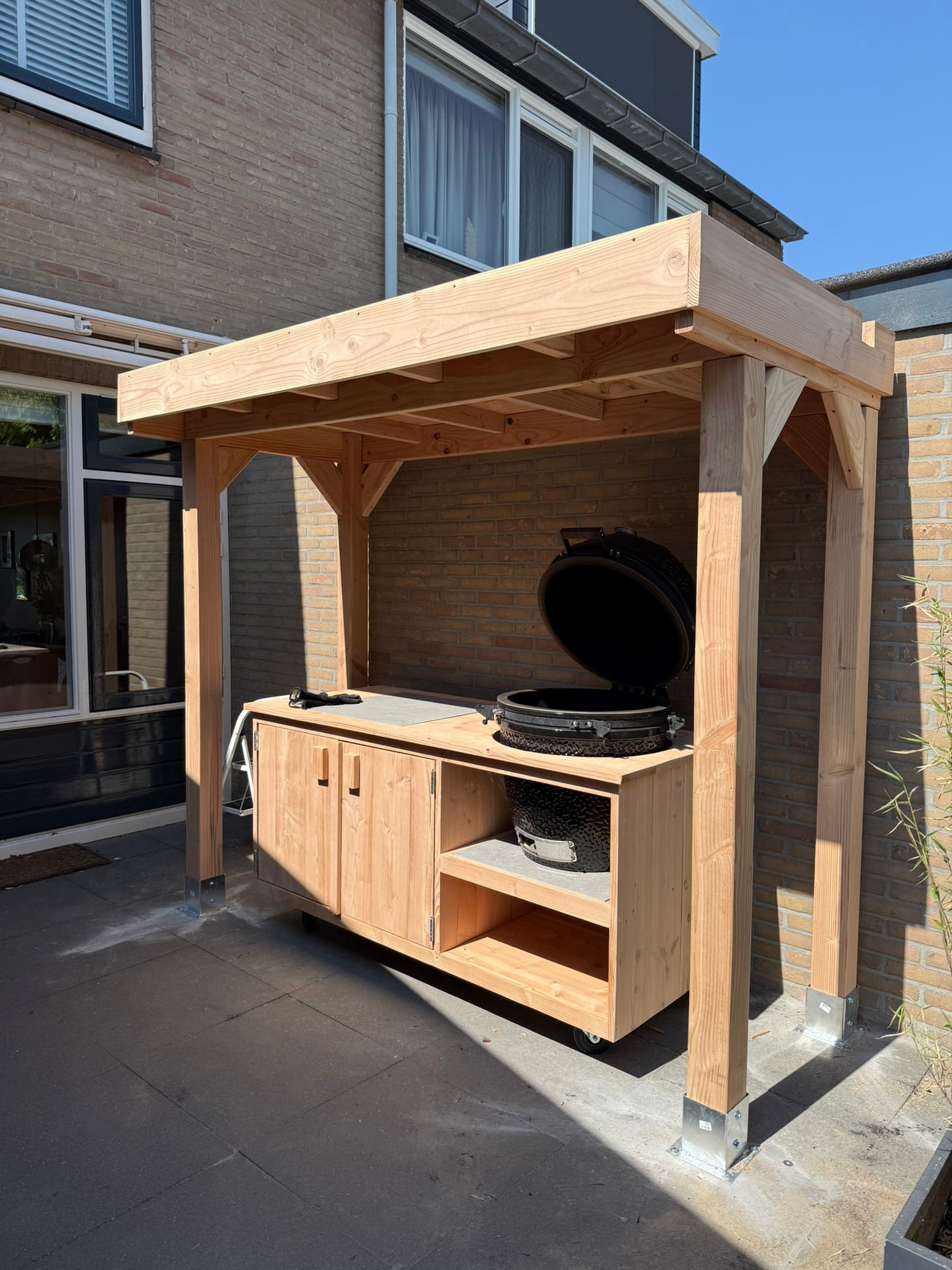 Douglas Overkapping met Buitenkeuken – Compleet