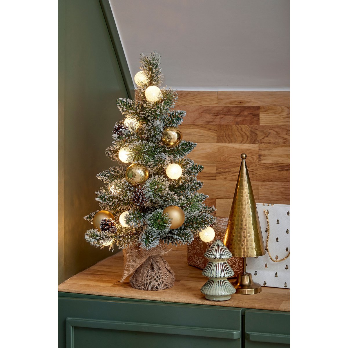 Kaprun Kunstkerstboom met LED Verlichting en Timerfunctie - H60 x Ø39 cm - Groen, Goud