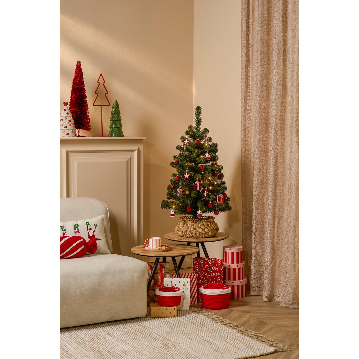 Joy Kunstkerstboom met 26 Ornamenten en LED Verlichting - H90 x Ø50 cm - Groen, Rood