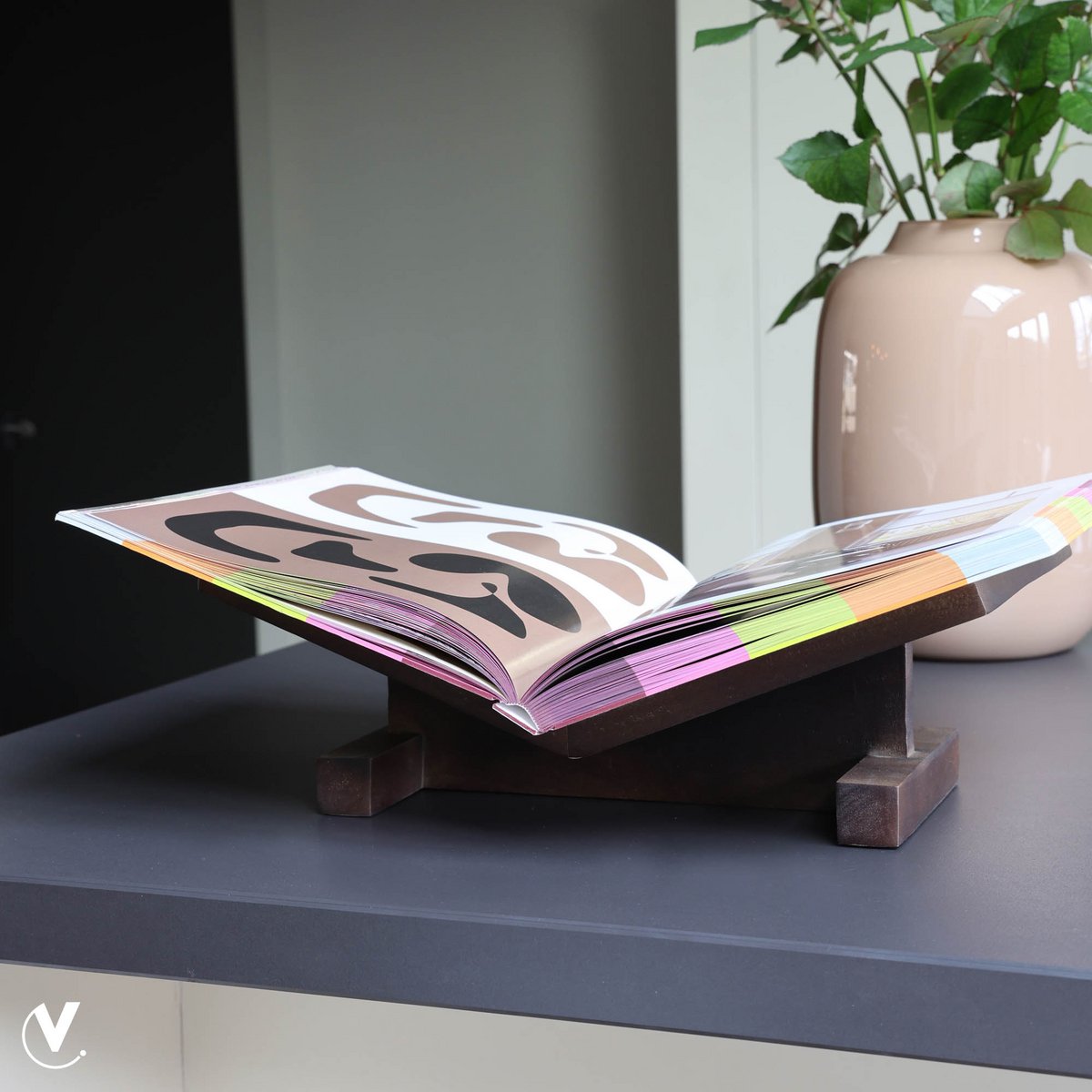 Boekenstandaard - Wiggins walnut