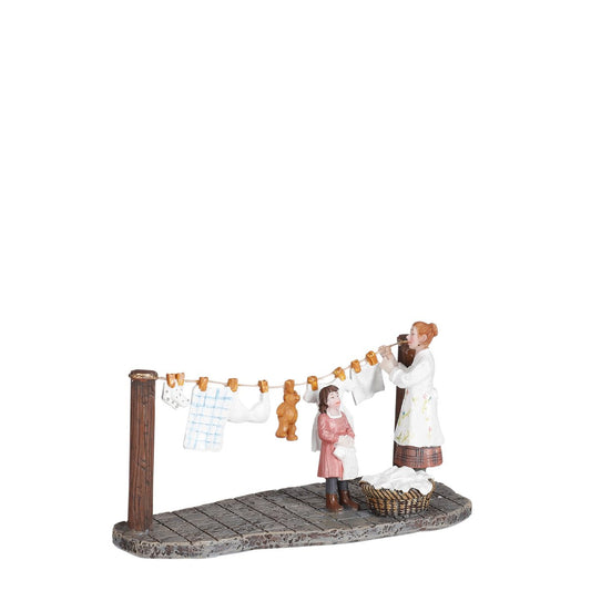 LuVille Kerstdorp Miniatuur Paula helpt mama - L13 x B6 x H7 cm