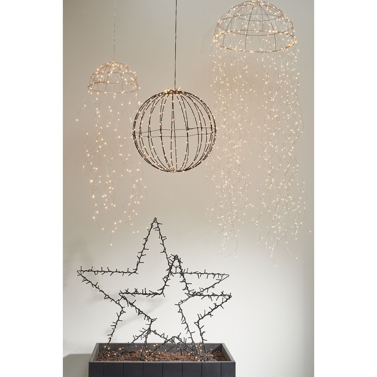 Kerstverlichting Bal met Warm Witte LED Lampjes - Ø50 cm - Zwart