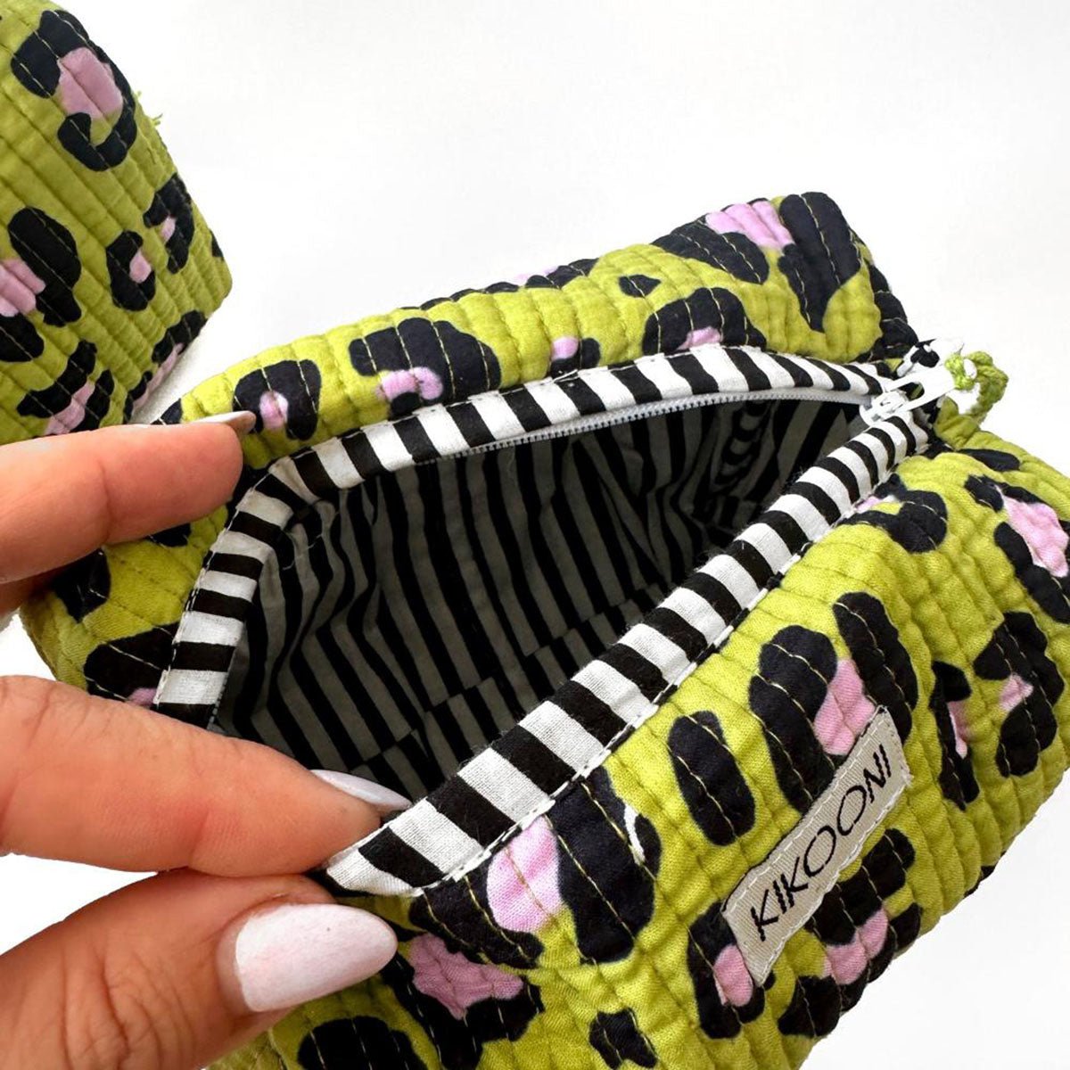 handgemaakte kleine make-uptasje "oh leo kosmisch groen"