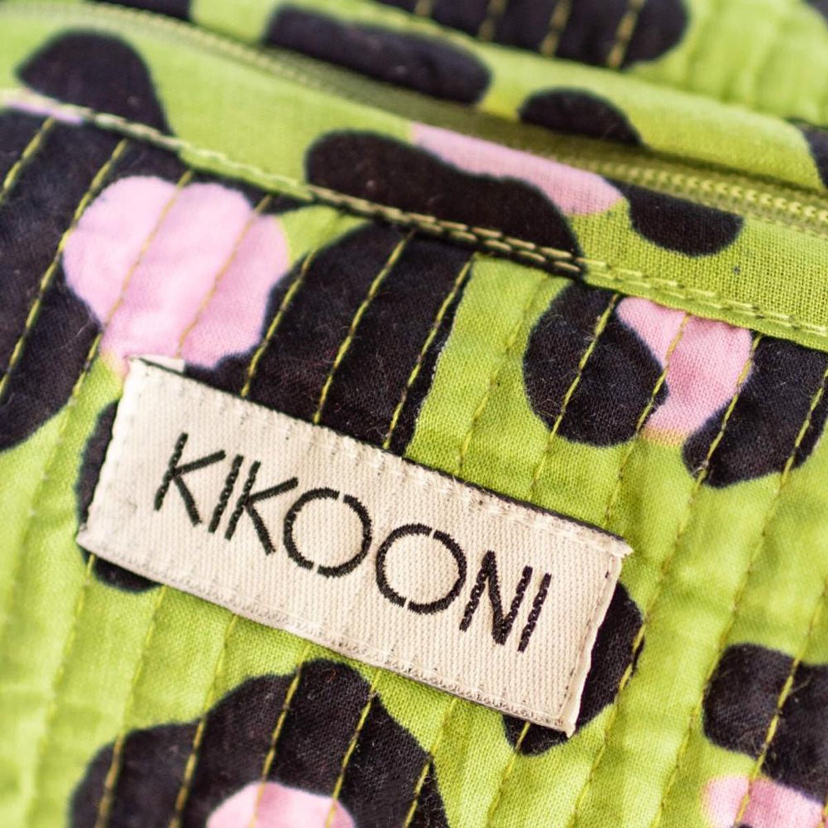 handgemaakte kleine make-uptasje "oh leo kosmisch groen"