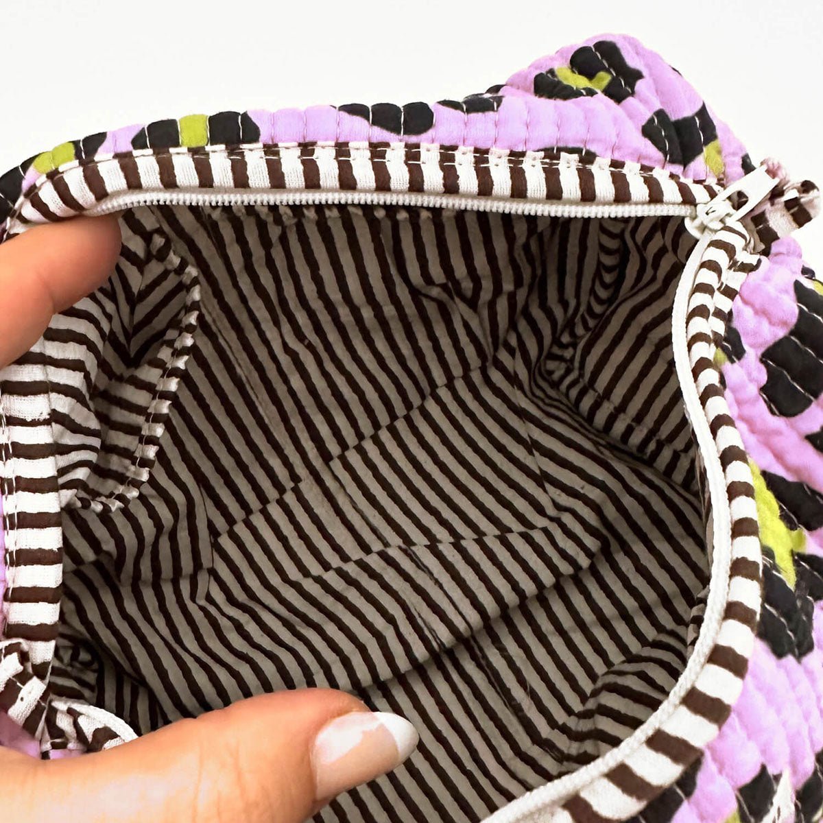 handgemaakte make-uptasje "Oh Leo Cosmic Lilac"